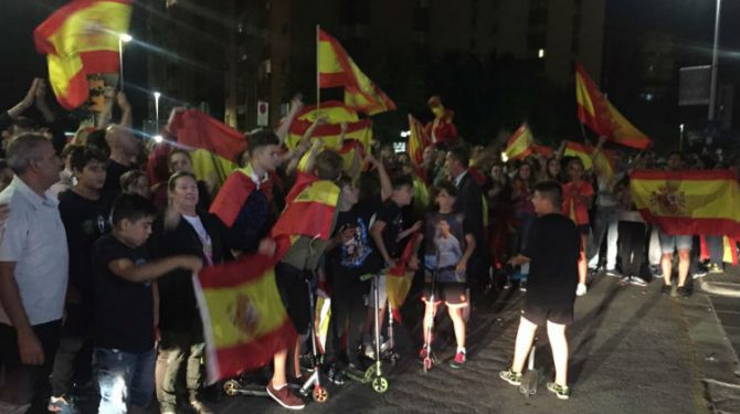 Concentración de apoyo al cuartel de la Guardia Civil en Sant Andreu de la Barca