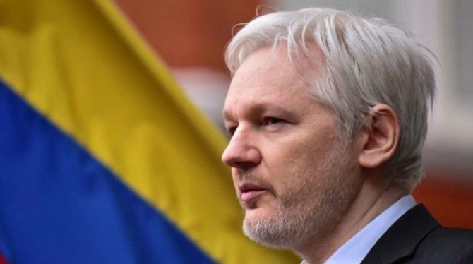 La larga mano de Assange en el "procés" sale a luz.