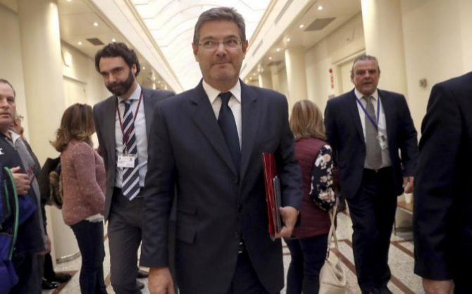 El ministro de Justicia, Rafael Catalá, tras el pleno en el Senado.