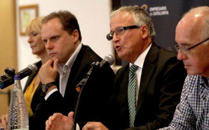 En el centro, el presidente de Empresaris de Catalunya, Josep Bou.