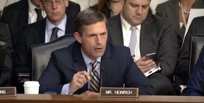 El senador norteamericano, Martin Heinrich, pregunta por la injerencia de Rusia en Cataluña. US SENATE