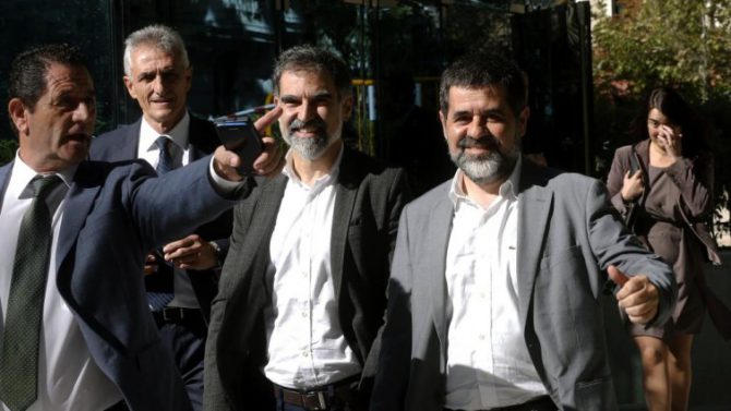 Los presidentes de la Asamblea Nacional Catalana, Jordi Sànchez, y de Òmnium Cultural, Jordi Cuixart