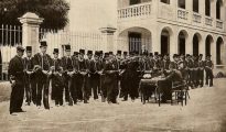 Una unidad de Mossos passa revista a finales del siglo XIX. - Vídeo: El desleal papel de los Mossos de Escuadra en el golpe catalán de 1934