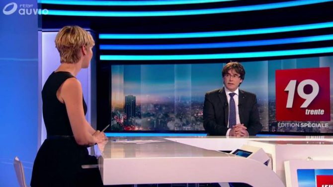 Imagen de la entrevista a Carles Puigdemont en la televisión belga RTBF.