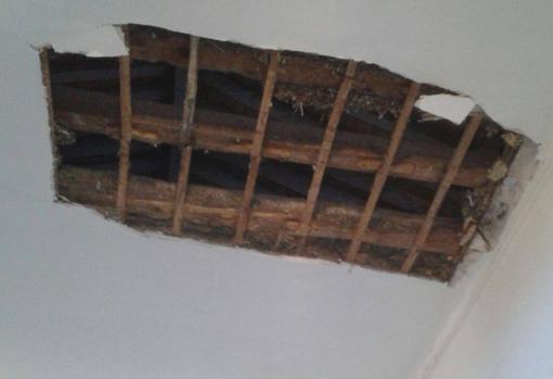 Agujero en el techo tras el desplome (ABC)