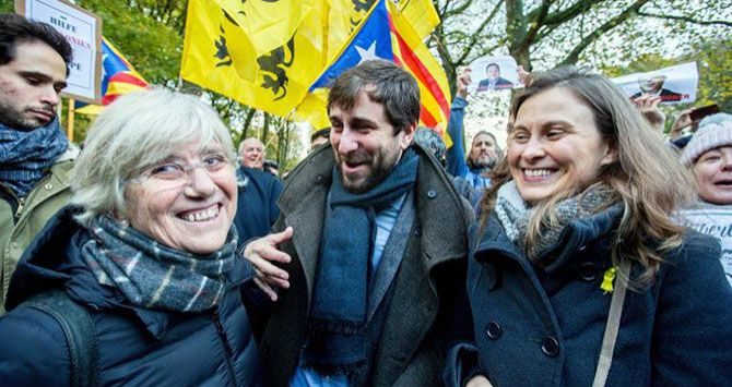 Toni Comín, en el centro.
