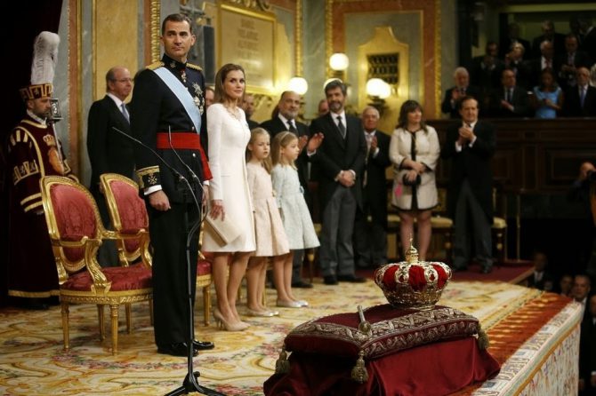 Cuando Felipe VI fue entronizado rey, no hubo misa de coronación, ni juró su cargo ante una Biblia o un crucifijo.