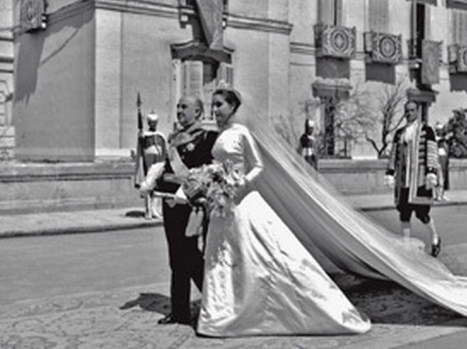 Franco acompaña a su hija en el día de su boda.