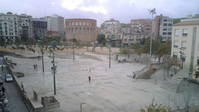 Imagen de la plaza de la Constitución, con la Subdelegación del Gobierno al fondo. Google Maps