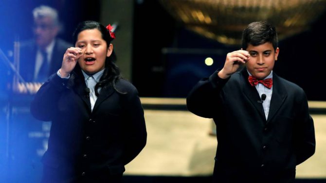 Momento en el que ha salido el primer premio del Sorteo de Navidad 2017.