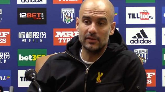 Guardiola luce el lazo amarillo.