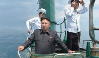 Kim Jong-un se pone al mando de un submarino para arengar a sus tropas