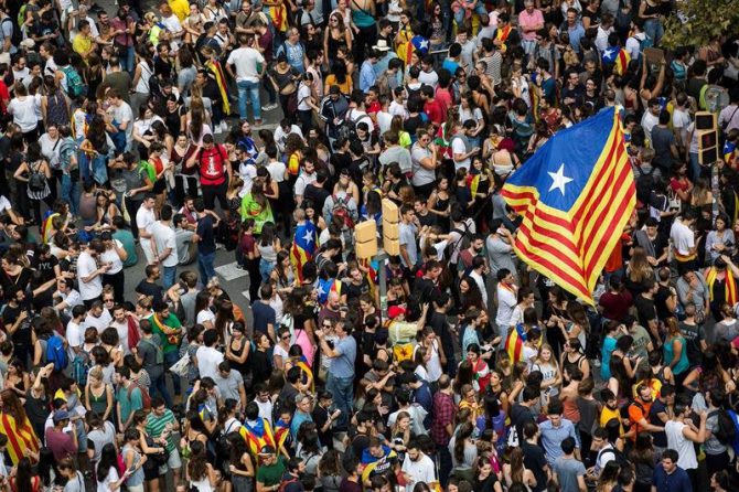 Vista de la Plaza Universidad de Barcelona, durante una manifestación en apoyo al paro general
