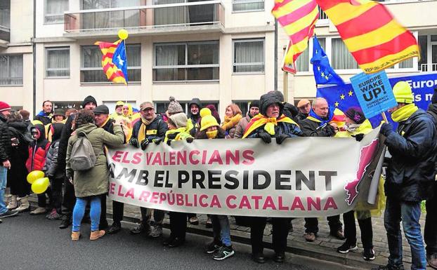 Manifestantes valencianos en la marcha de ayer en Bruselas (Las Provincias)