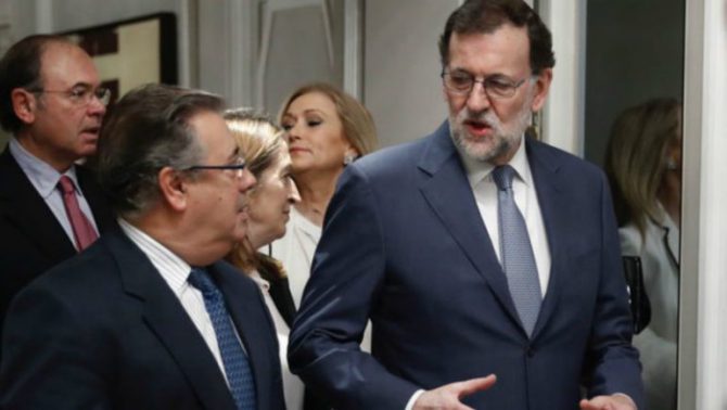 Zoido y Rajoy, en primer término.