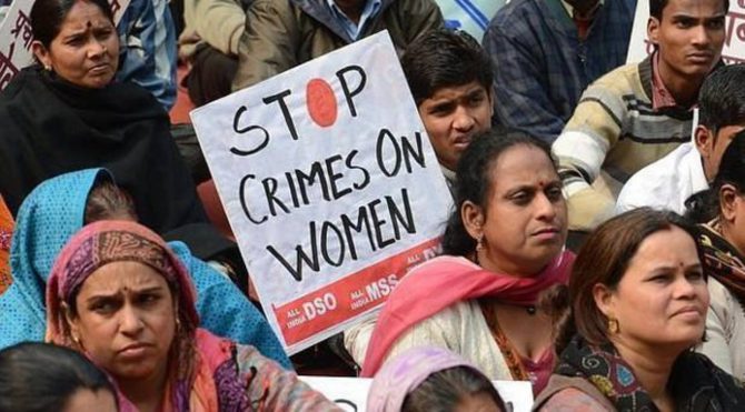 Una de las múltiples protestas en India contra las violaciones de mujeres