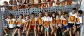 Niños del colegio Segària de El Verger (Alicante) con banderas catalanas pintadas en sus camisetas (El Mundo)
