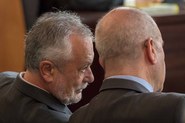 Manuel Chaves y José Antonio Griñán durante el juicio