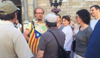 Catalanes increpan a un guía que usa la estelada como bandera de Cataluña