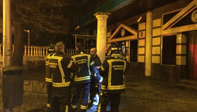 Los servicios de Emergencias a las puertas de la discoteca | @EmergenciasMad