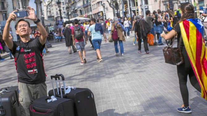 Un turista japonés, en las calles de Barcelona