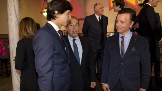 Curro Romero, con Ortega Cano y Roca Rey