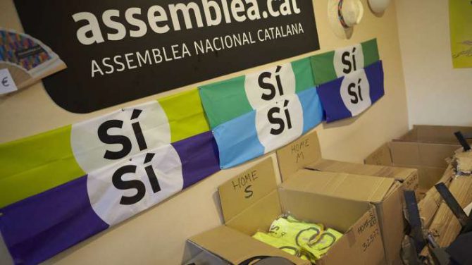 Publicidad en el interior de la sede de la Asamblea Nacional Catalana (ANC). 