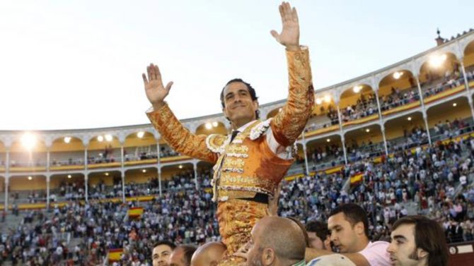 Iván Fandiño, a hombros en Las Ventas