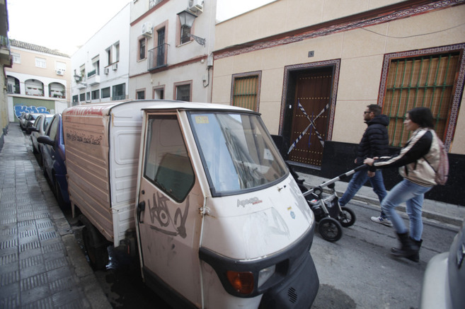 Al fondo, la casa donde tuvieron lugar los hechos.