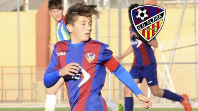 Nacho Barberá, de 15 años, falleció ayer de muerte súbita  Leer más:  Fallece de muerte súbita un joven de 15 años en pleno partido de fútbol 