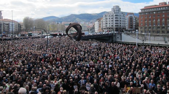 Marcha de pensionistas en Bilbao.