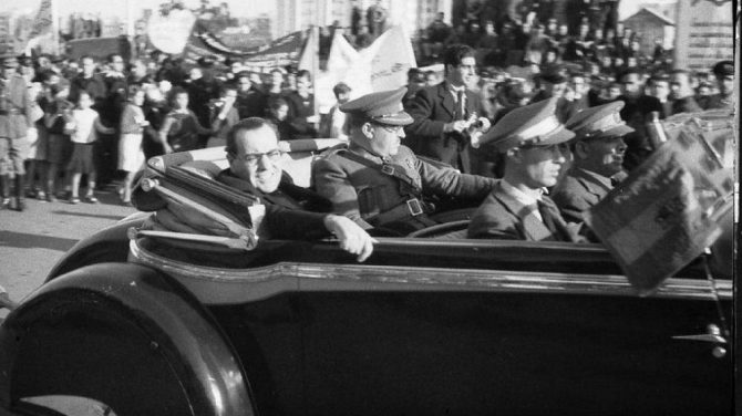 Despedida de Azaña y Negrín a las Brigadas Internacionales en Barcelona el 28 de octubre de 1938.
