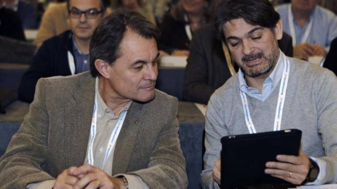 Oriol Pujol, junto a Artur Mas