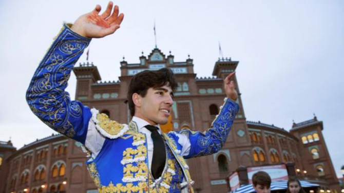 Álvaro Lorenzo, por la Puerta Grande de Madrid el Domingo de Resurrección