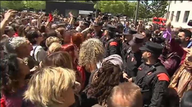 Feministas contra la sentencia.