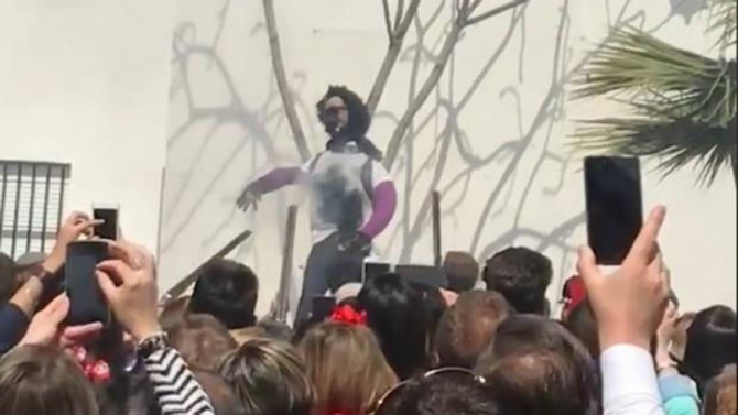 La muñeca «linchada» durante la «Quema de Judas» de Coripe el pasado Domingo de Resurrección - ABC