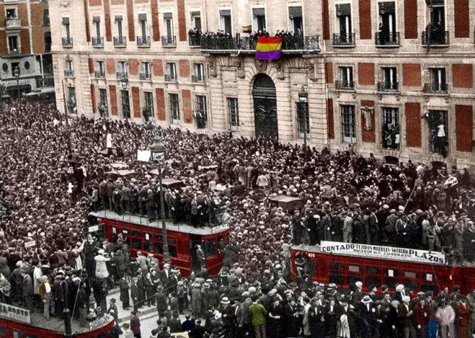 Proclamación de la IIª República en la Puerta del Sol de Madrid