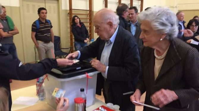 Jordi Pujol votando en el referéndum ilegal del 1 de octubre.