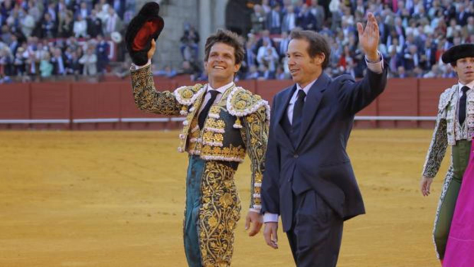 El ganadero da la vuelta al ruedo con El Juli 