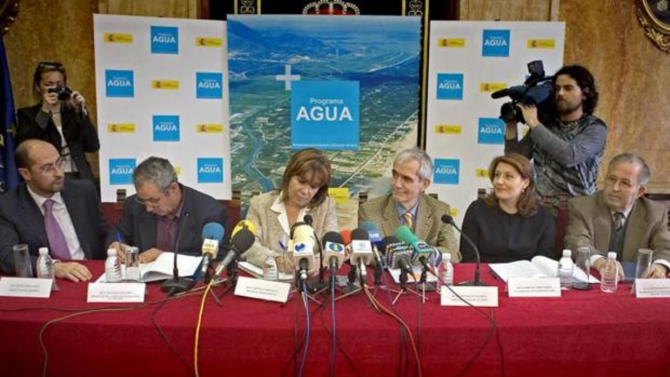 Cristina Narbona, entonces ministra de Medio Ambiente, en un acto del Programa Agua 