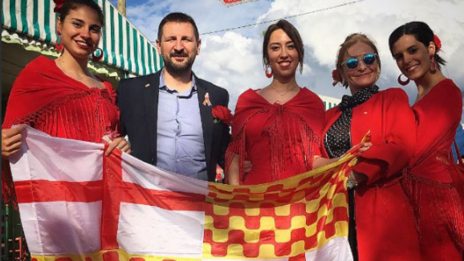 Miembros y simpatizantes de Tabarnia en la Feria de Abril de Barcelona