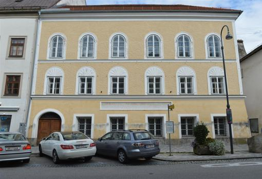 Fachada de la vivienda en la que nació Hitler