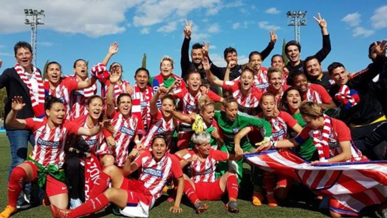 Las jugadoras del Atlético de Madrid celebran el título