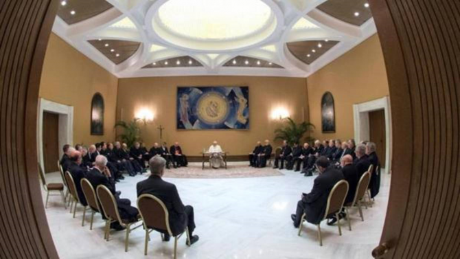El Papa durante su reunión con los 34 obispos chilenos