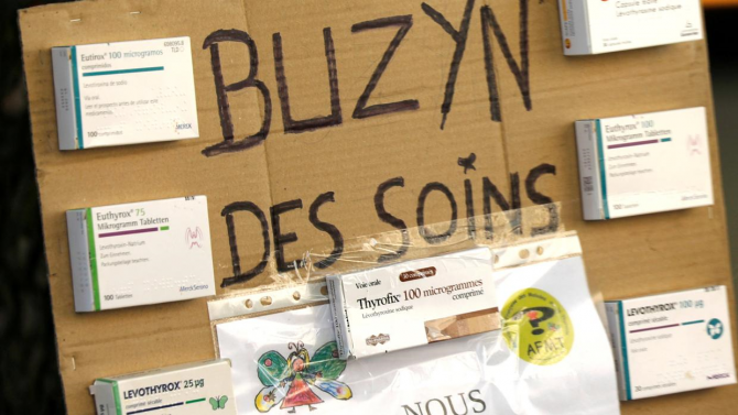 Una pancarta durante las protestas por la situación de la Sanidad francesa