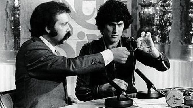 José María Íñigo, junto a Uri Geller en «Directísimo»