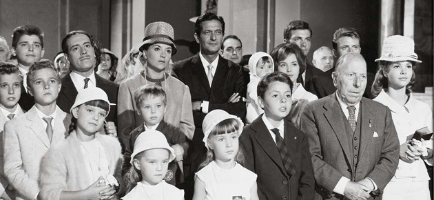 Fotograma de "La gran familia", arquetipo de la salud moral de los españoles en la España franquista.
