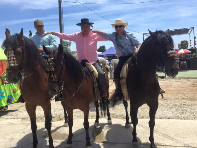 Armando Robles, en el centro.