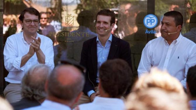 Casado (centro de la imagen), en Ávila el pasado domingo.