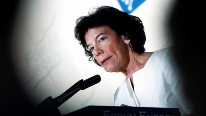 Isabel Celaá, durante su participación en el desayuno informativo que Fórum Europa organiza en Madrid.